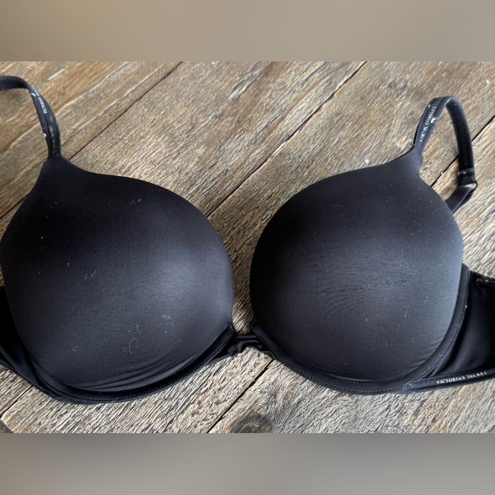 Victoria's Secret VERY SEXY
Bombshell Add-2-Cups Smooth Push-Up Bra